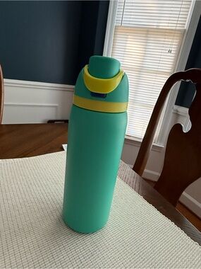 Owala FreeSip 32oz Water Bottle – Neon Basil (Retired OG Colorway)